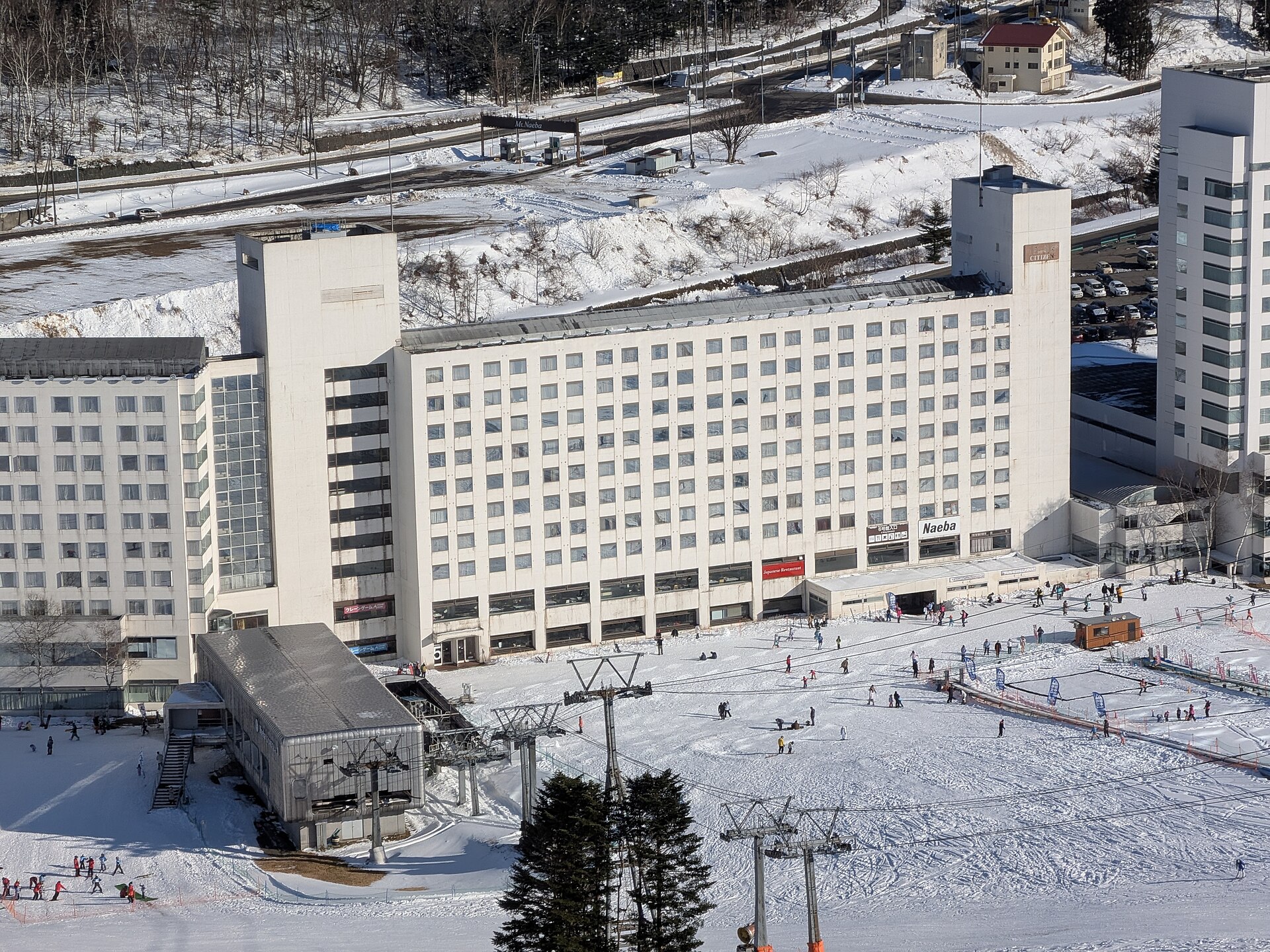 苗场 · 王子酒店门前的雪场 配图 2
