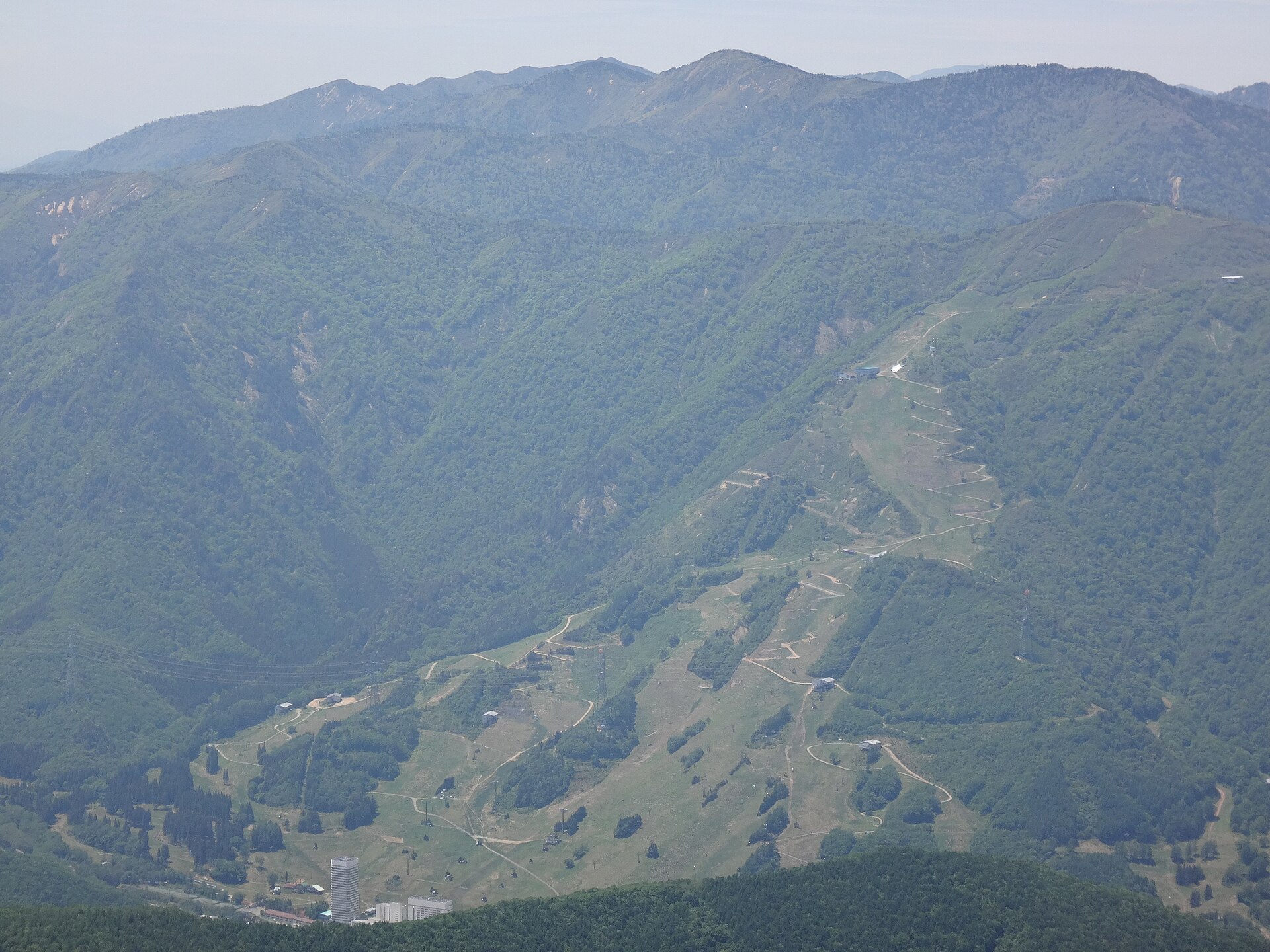 苗场 · 王子酒店门前的雪场 配图 5