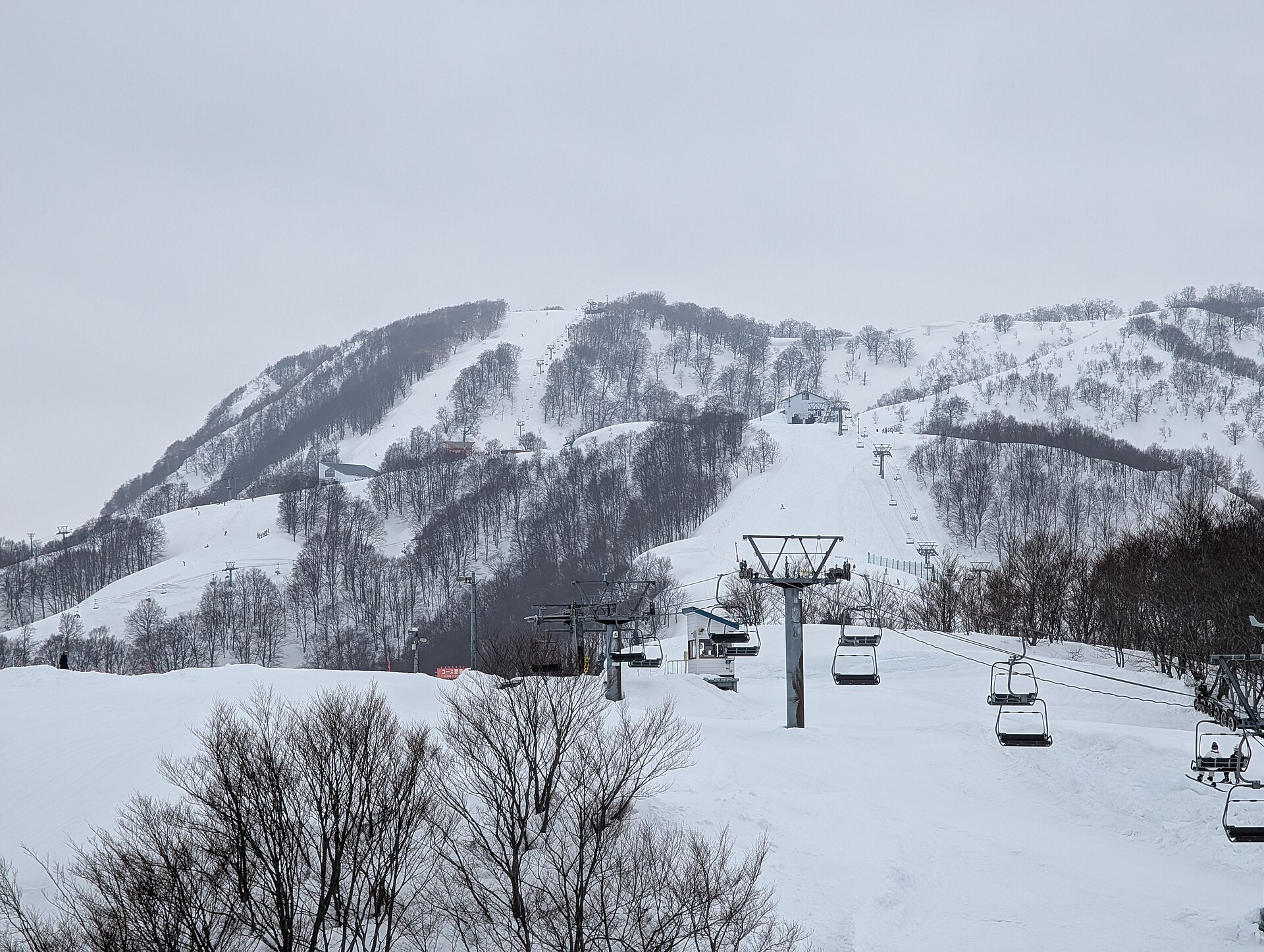 石打丸山 · 汤泽旁的大雪场与夜场 配图 2