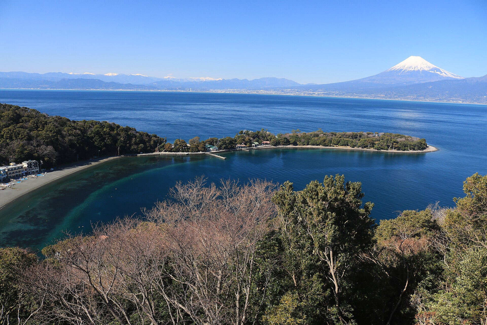 大濑崎 · 隔着骏河湾看富士山的岸潜 配图 1