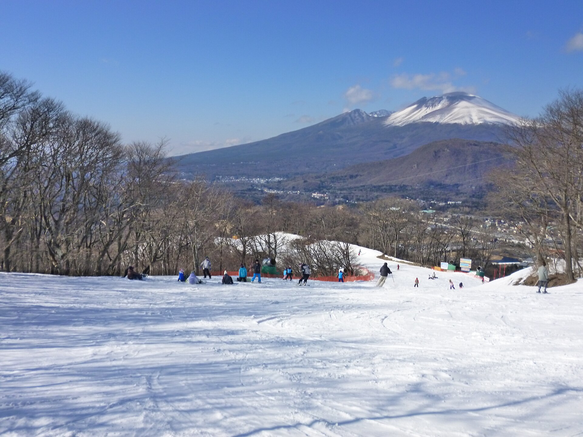 轻井泽王子 · 10月底开滑的车站旁雪场 配图 1