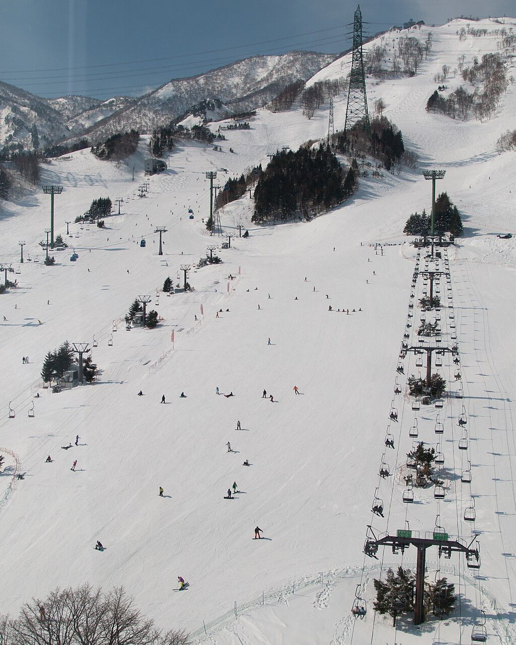 苗场 · 王子酒店门前的雪场 配图 1